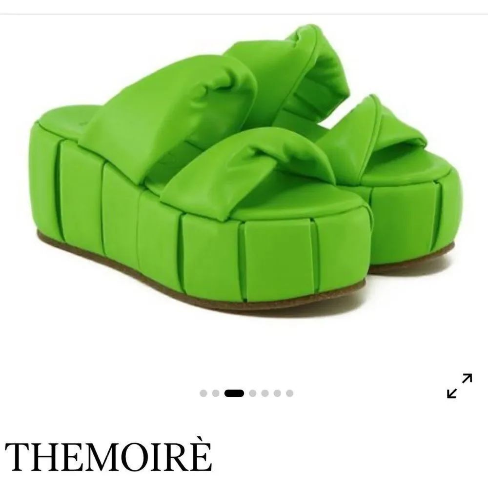 THEMOIRÈ Green Wedges #3